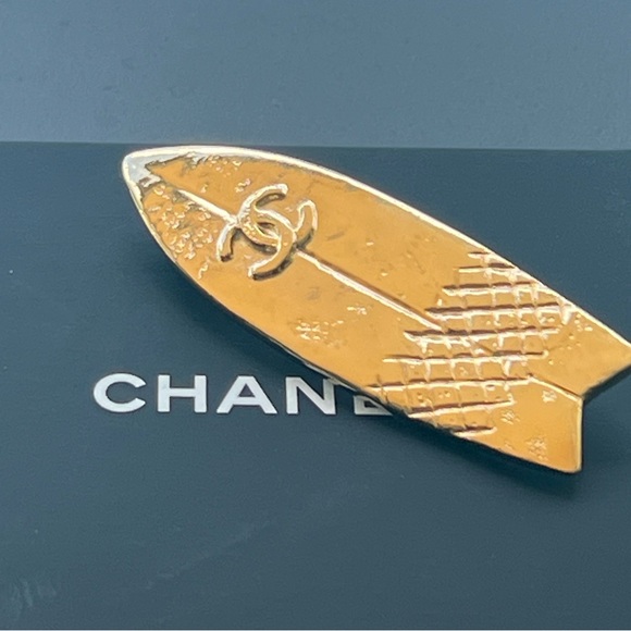 Amazing Chanel gold surfboard brooch. - Picture 7 of 7